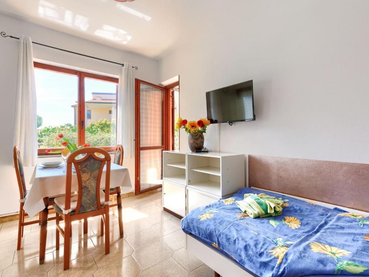 Apartment Elvi - UMA106 Umag Exterior foto